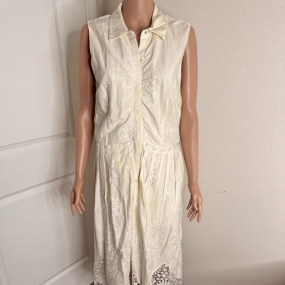 Tahari White shirt dress with lace detail in size 12.